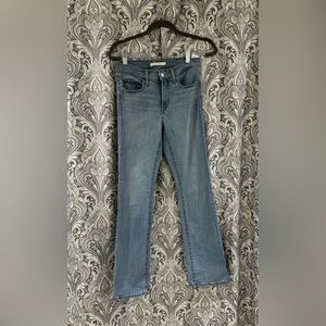 Levi’s 315 shaping bootcut. Size 28 x 32